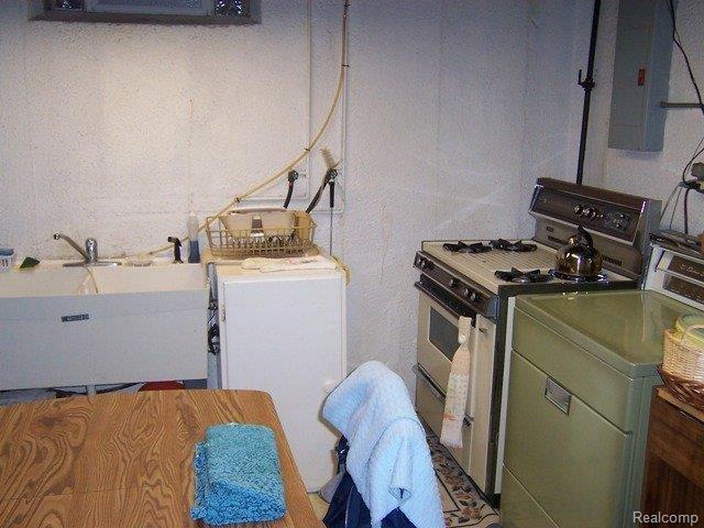 19044 Martin Road Roseville, MI 48066 - Photo 17 of 17 Martin 011.jpg