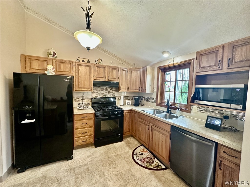 149 Hillpine Road Cheektowaga, NY 14227 - Photo 8 of 37