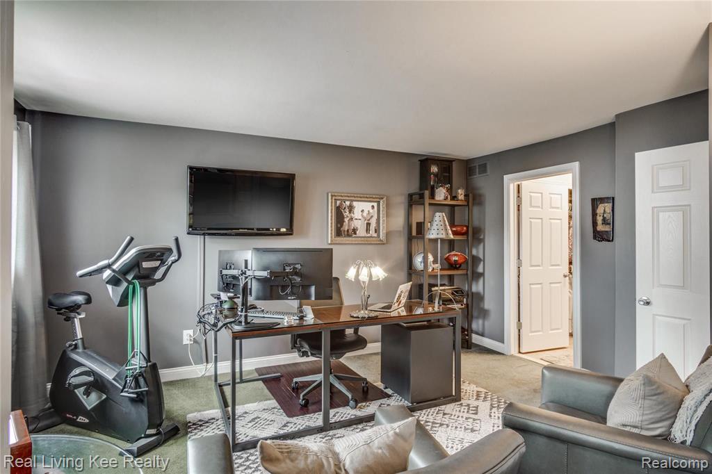 126 Manor Way Rochester Hills, MI 48309 - Photo 25 of 34
