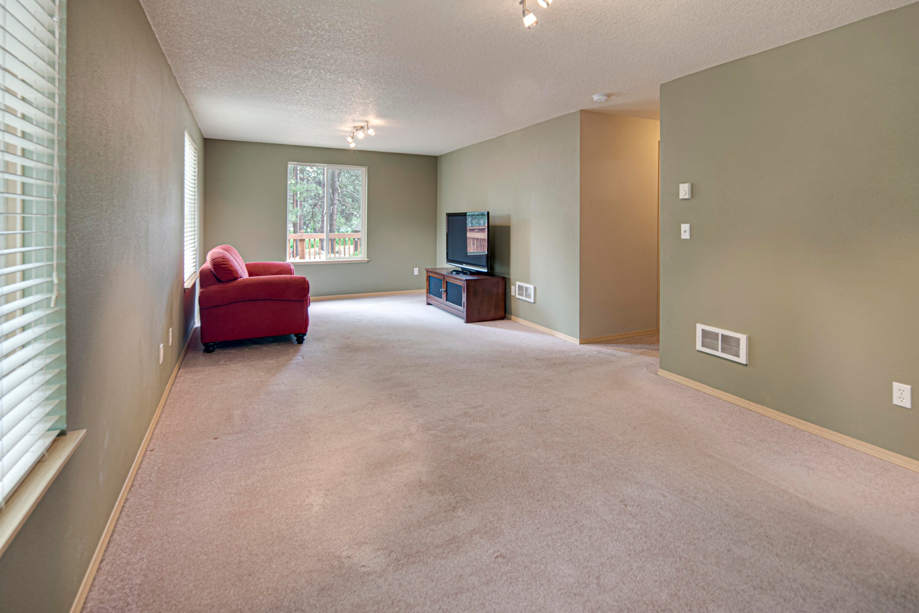 18902 Choctaw Road Bend, OR 97702 - Photo 19 of 38 Large Family-Media Room