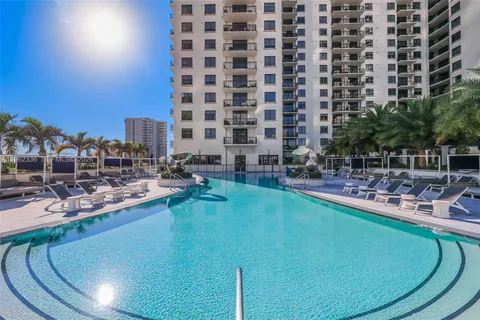 $749,950 | 999 Southwest 1st Avenue, Unit 1916, Miami, FL 33130