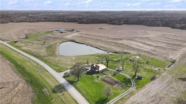 $2,000,000 | 21970 Lamar Road, Weston, MO 64098