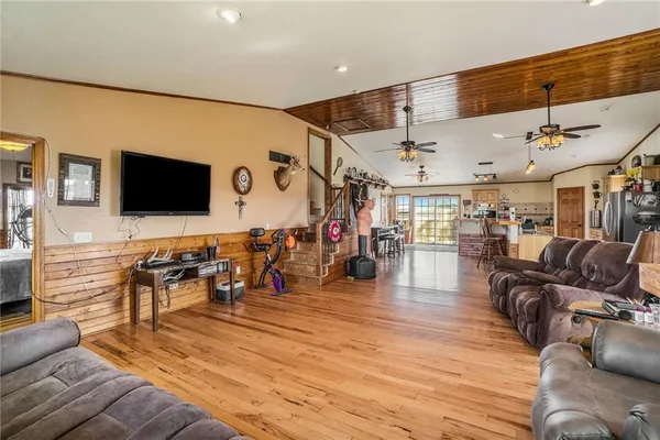$2,000,000 | 21970 Lamar Road, Weston, MO 64098