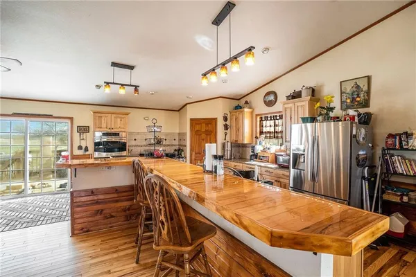 $2,000,000 | 21970 Lamar Road, Weston, MO 64098