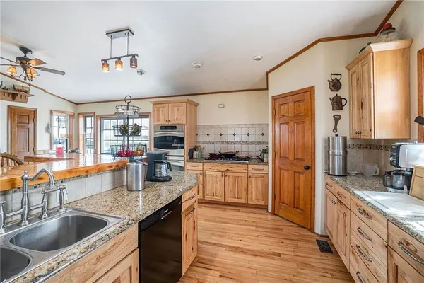 $2,000,000 | 21970 Lamar Road, Weston, MO 64098