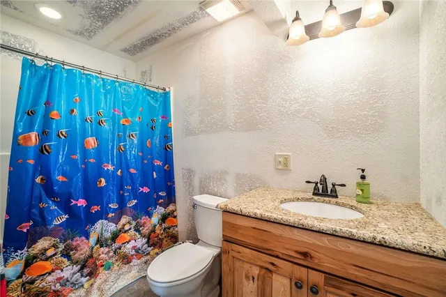 $2,000,000 | 21970 Lamar Road, Weston, MO 64098