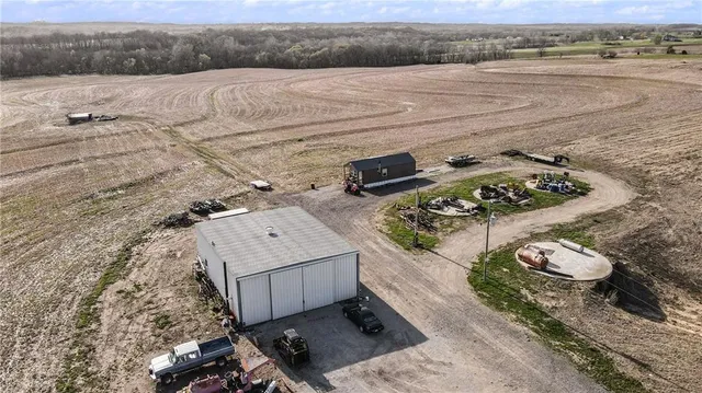 $2,000,000 | 21970 Lamar Road, Weston, MO 64098