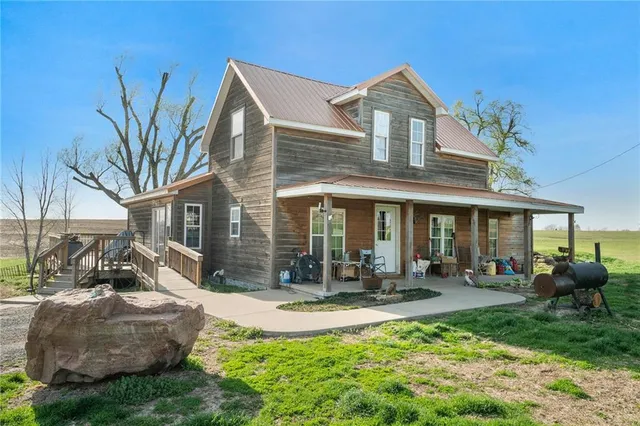 $2,000,000 | 21970 Lamar Road, Weston, MO 64098