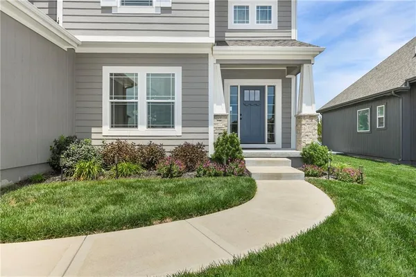 $595,000 | 2018 Southwest Farm Fld Lane, Lee's Summit, MO 64082