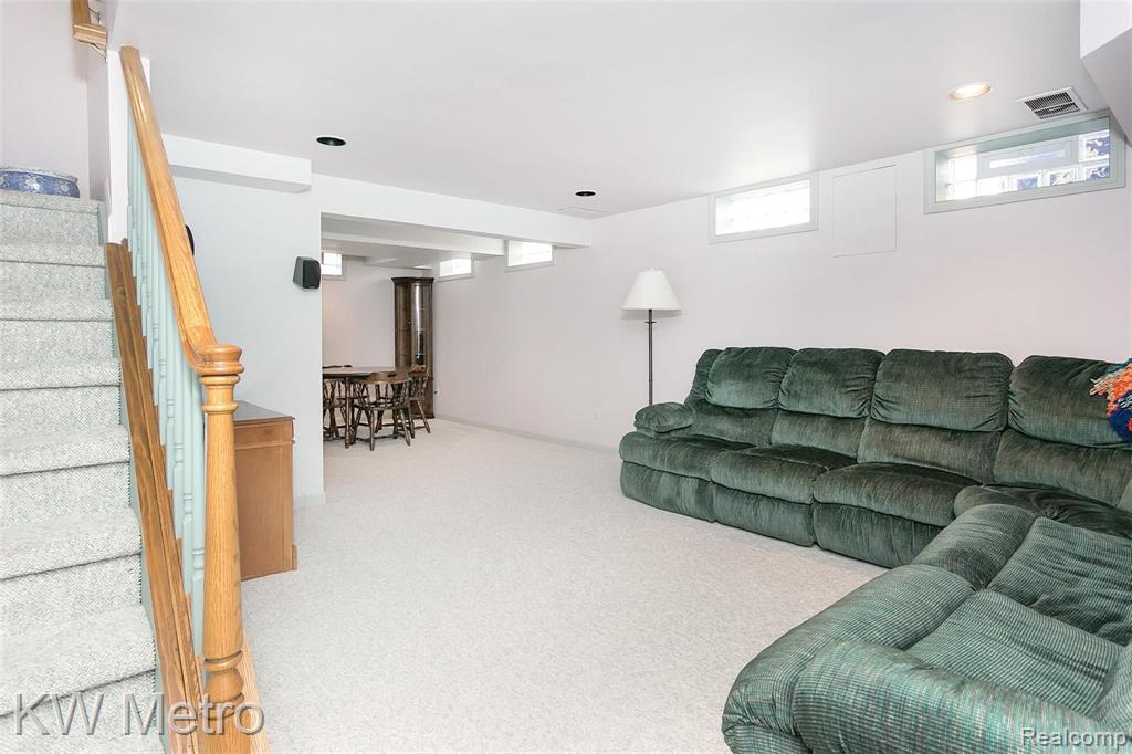 828 Ten Point Drive Rochester Hills, MI 48309 - Photo 25 of 56