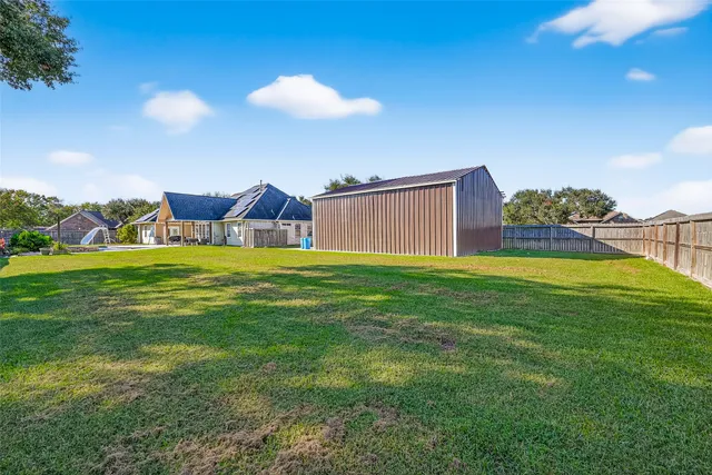 $500,000 | 900 North Belle Drive, Angleton, TX 77515