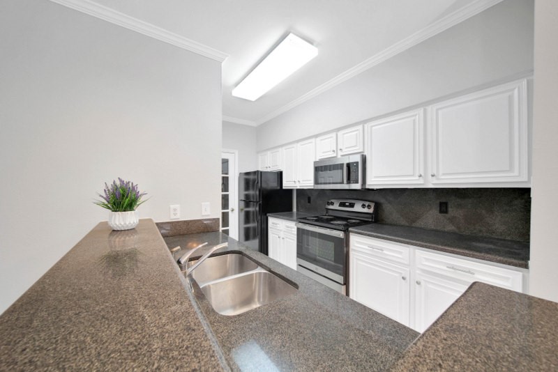 7299 Regency Square Court, Unit 7299 Houston, TX 77036 - Photo 8 of 20