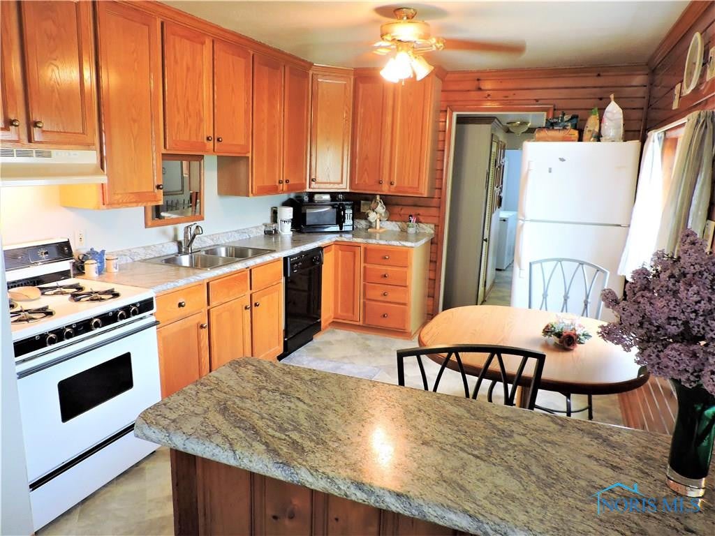 1604 North Stadium Road Oregon, OH 43616 - Photo 4 of 12 Gallery Image 4