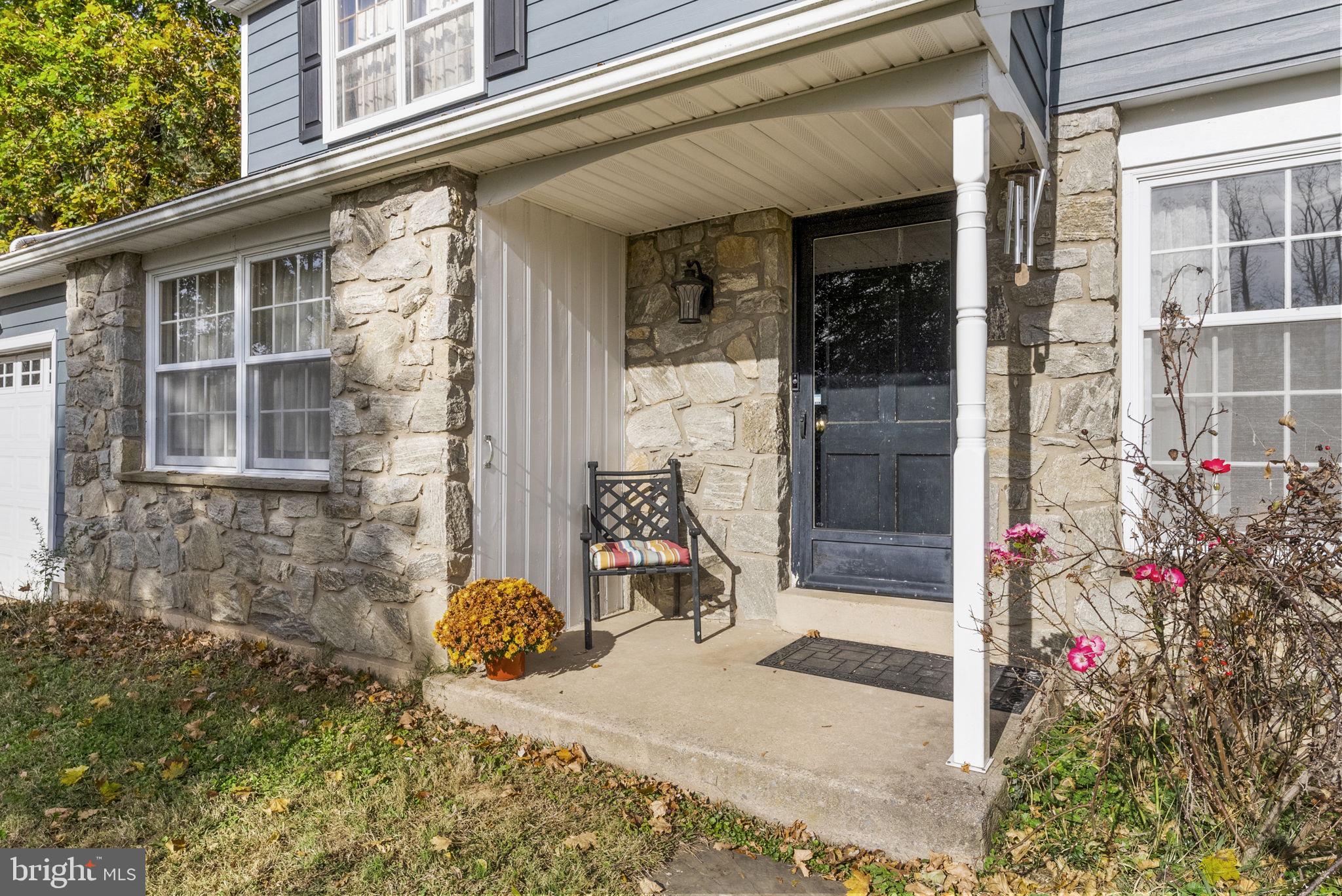 25 Hillendale Road Chadds Ford, PA 19317 - Photo 2 of 40 a view of entryway front of house