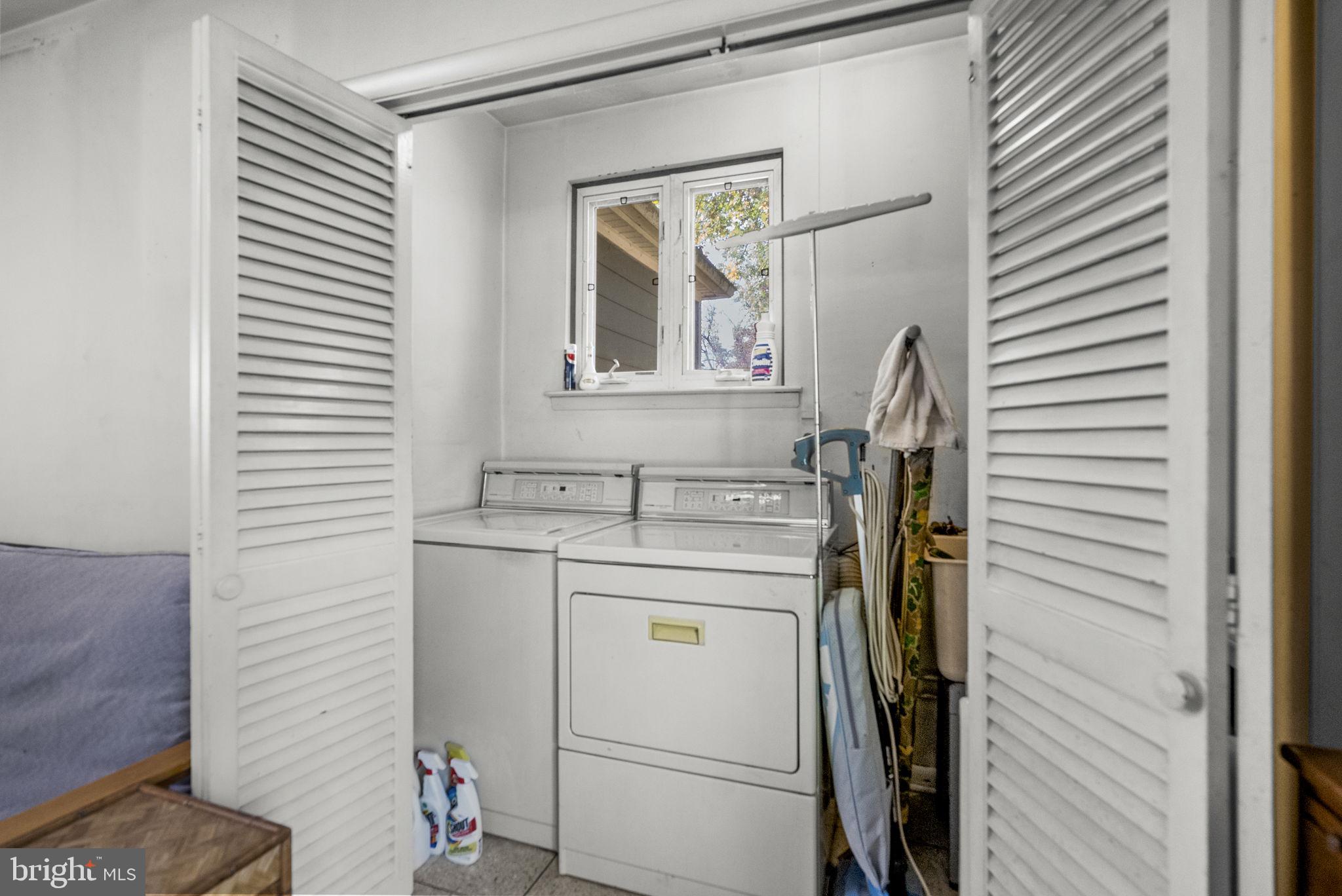 25 Hillendale Road Chadds Ford, PA 19317 - Photo 21 of 40 a utility room with dryer and washer