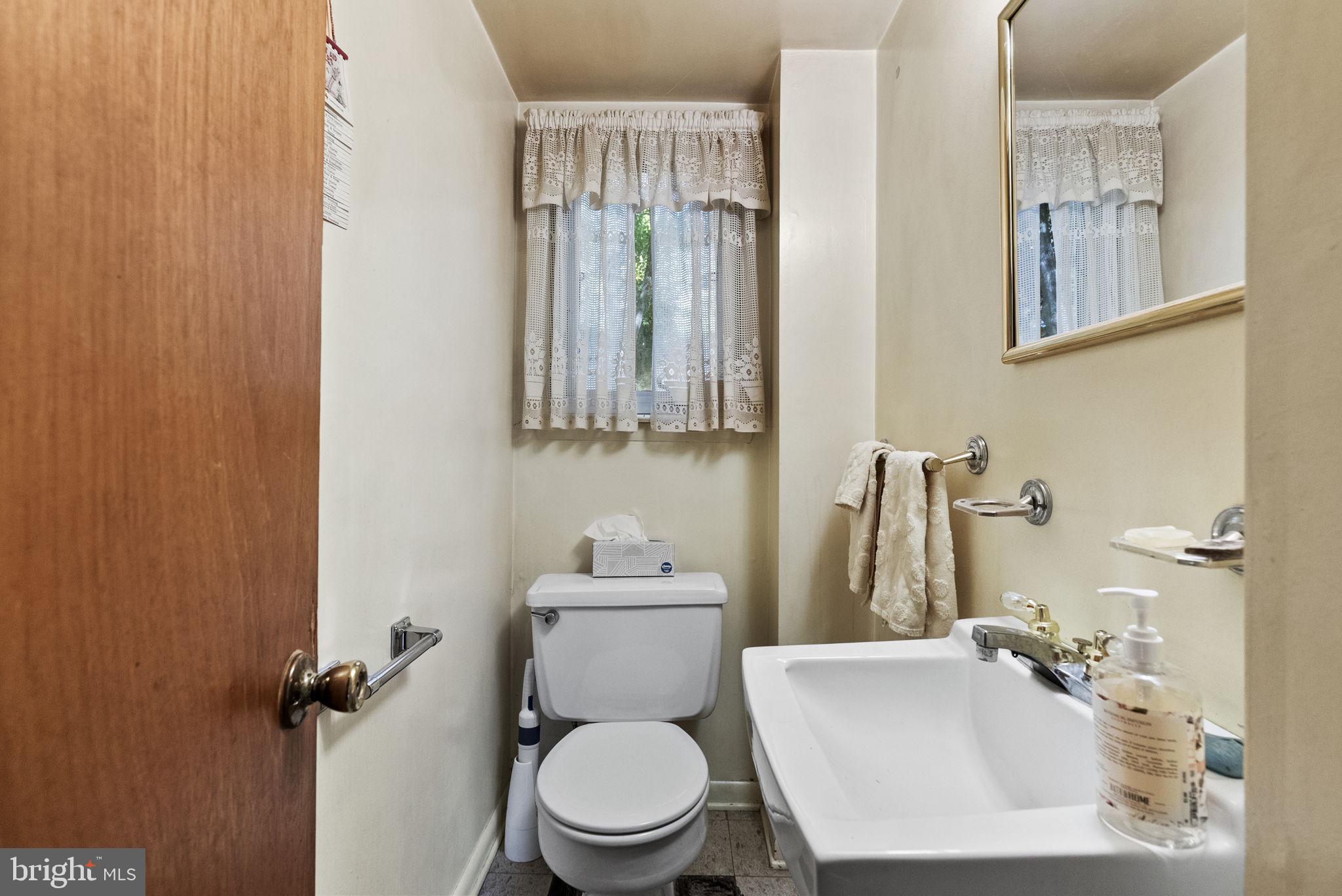 25 Hillendale Road Chadds Ford, PA 19317 - Photo 22 of 40 a bathroom with a toilet a sink and mirror