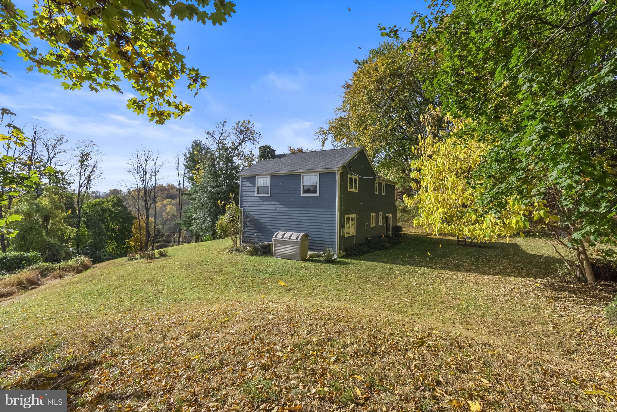 25 Hillendale Road Chadds Ford, PA 19317 - Photo 32 of 40 a backyard of a house