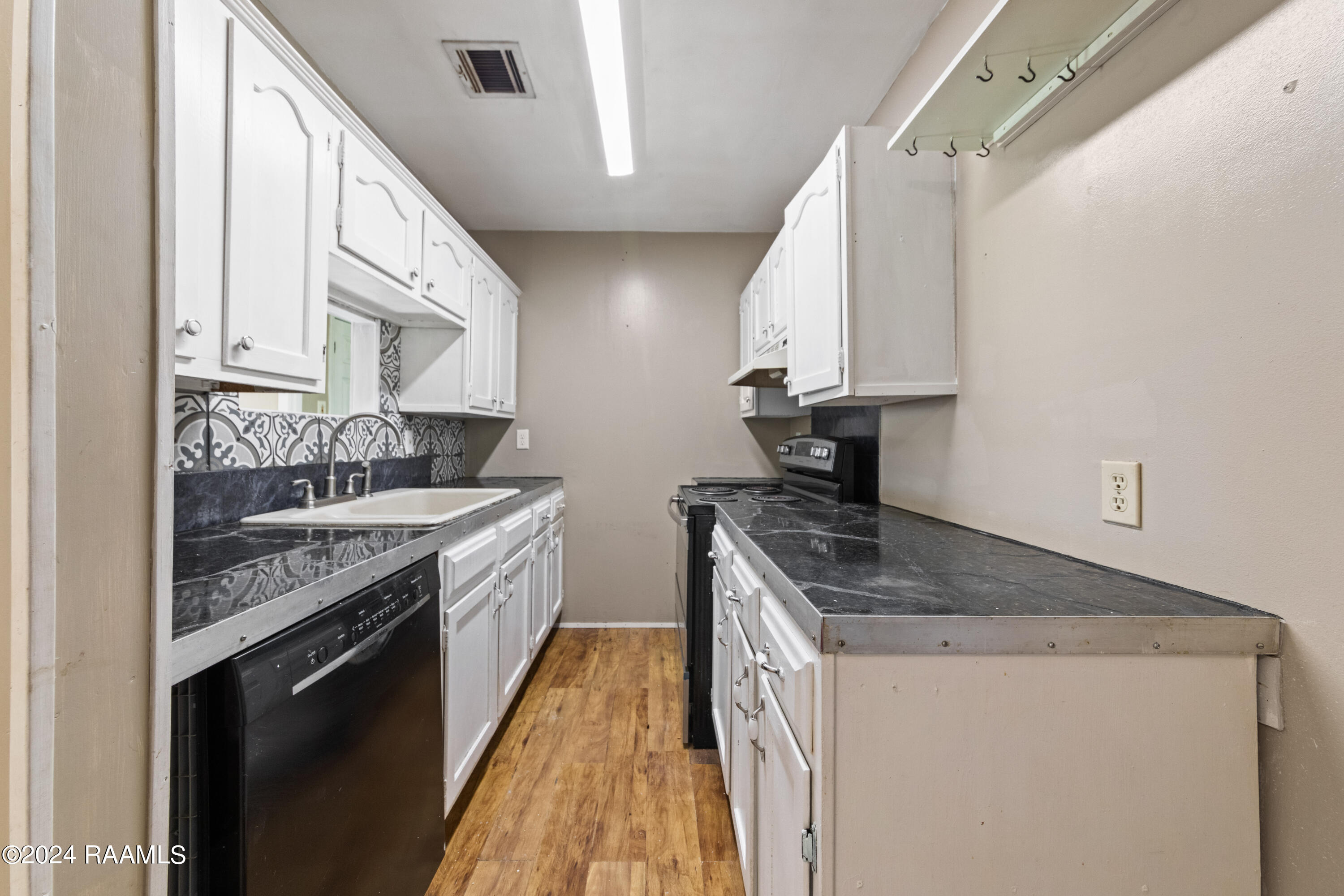 635 Verot School Road Lafayette, LA 70508 - Photo 13 of 28 635Verot-12