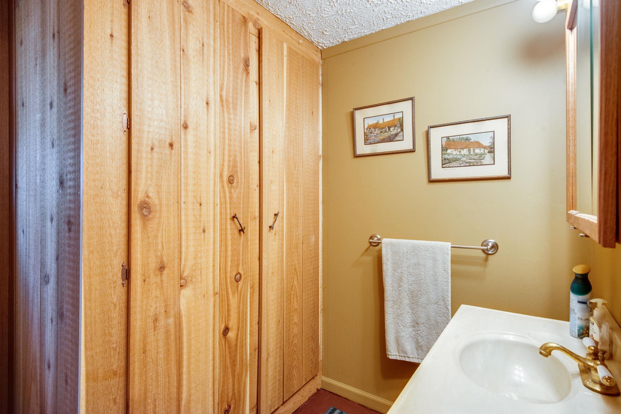 702 Mathis Road Charlotte, TN 37036 - Photo 16 of 22 Half Bathroom in basement