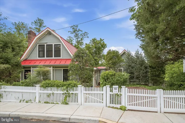 $1,175,000 | 26 Wellesley Circle, Glen Echo, MD 20812