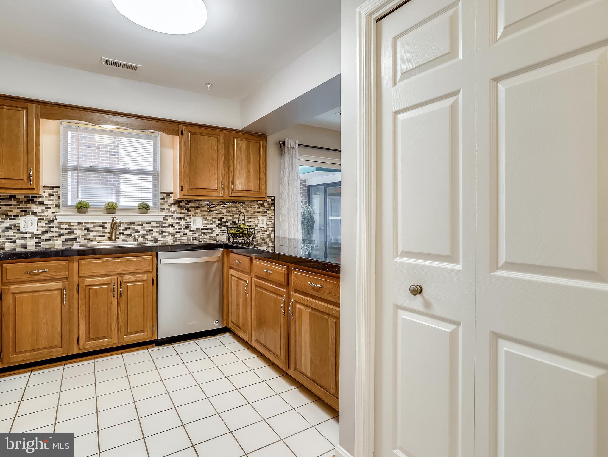 936 Bay Ridge Avenue, Unit 106 Annapolis, MD 21403 - Photo 14 of 28 Large pantry