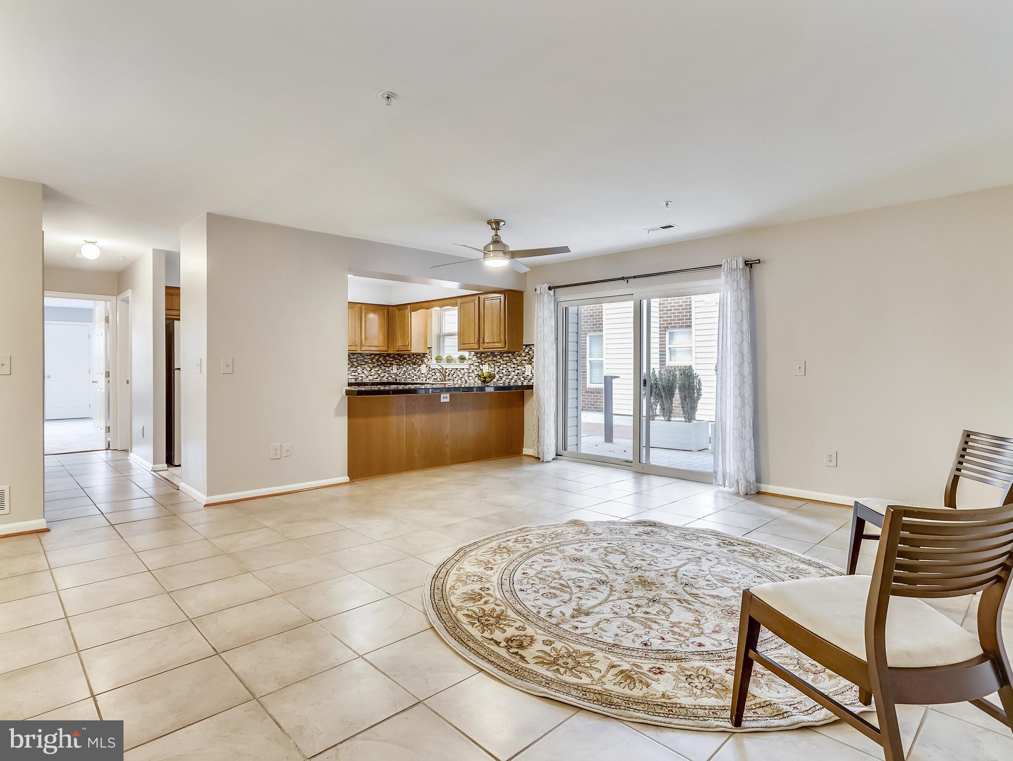 936 Bay Ridge Avenue, Unit 106 Annapolis, MD 21403 - Photo 7 of 28 Living room