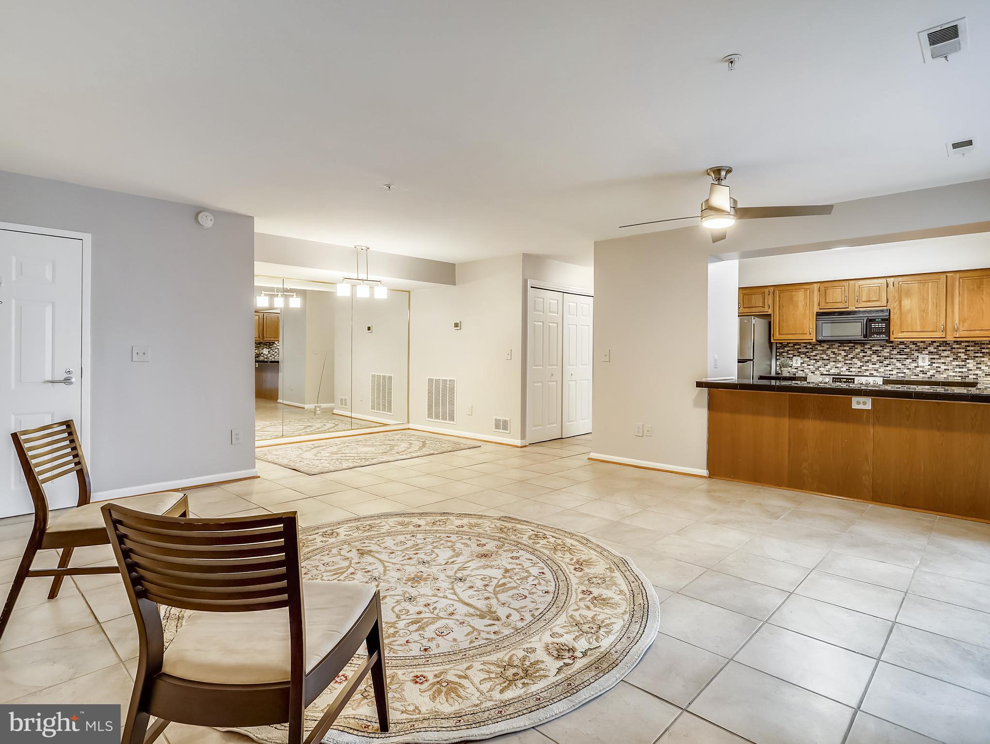 936 Bay Ridge Avenue, Unit 106 Annapolis, MD 21403 - Photo 8 of 28 Living room/dining room