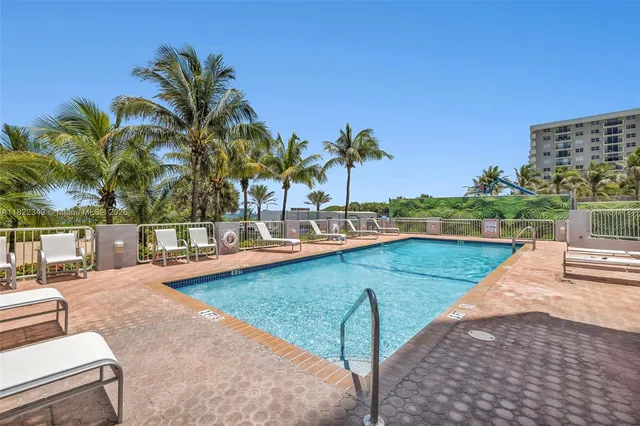 $788,000 | 9341 Collins Avenue, Unit 705, Surfside, FL 33154