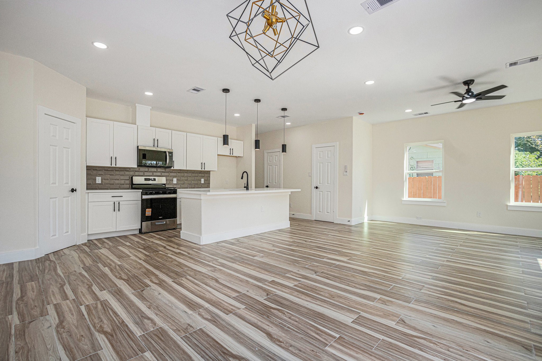 9807 Bamboo Road Houston, TX 77041 - Photo 8 of 37