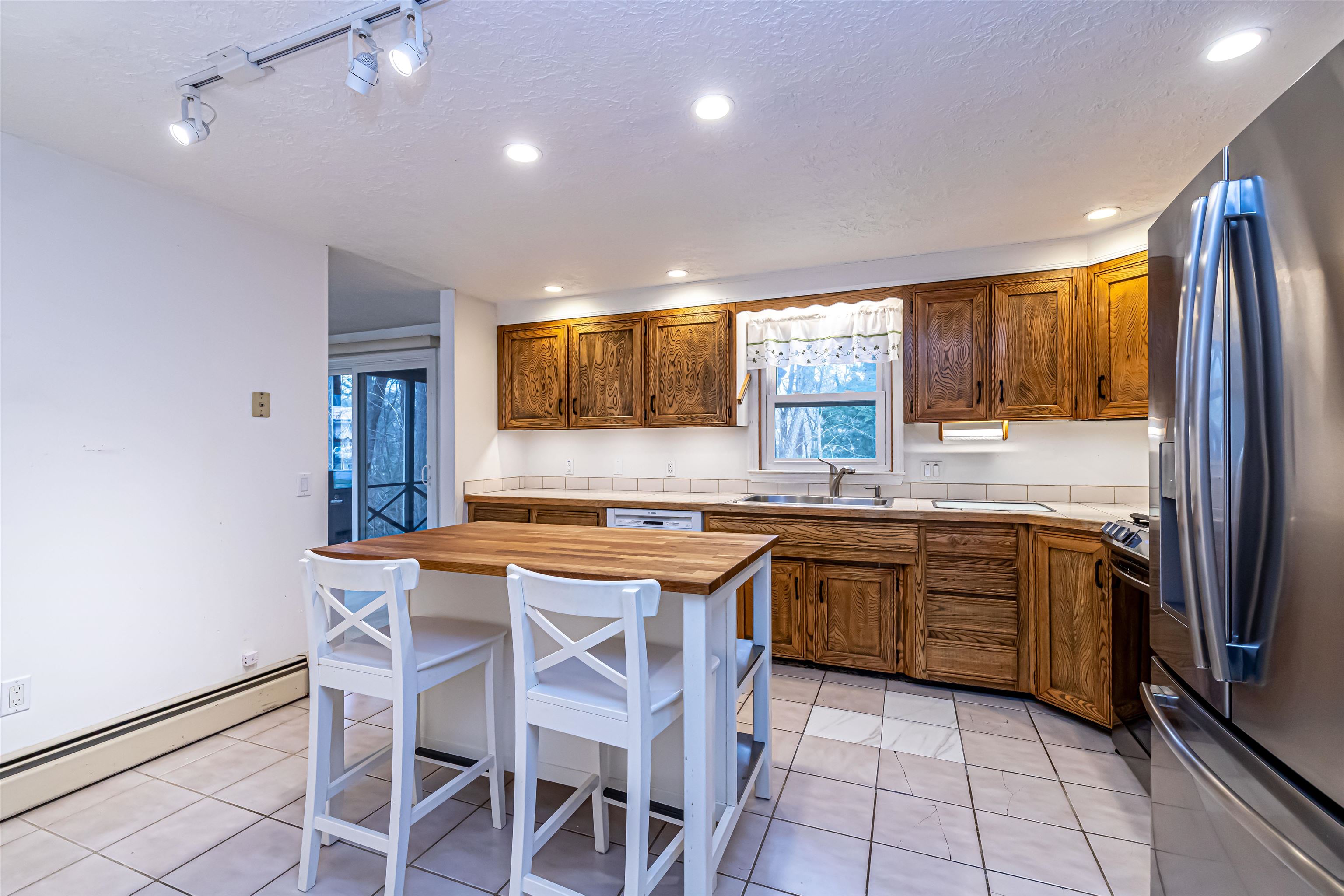 35 Pemberton Road Nashua, NH 03063 - Photo 3 of 43 Gallery Image 3
