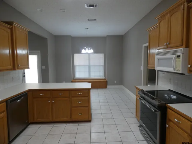 $315,900 | 107 Sweet Pea Court, Mount Pleasant, TX 75455