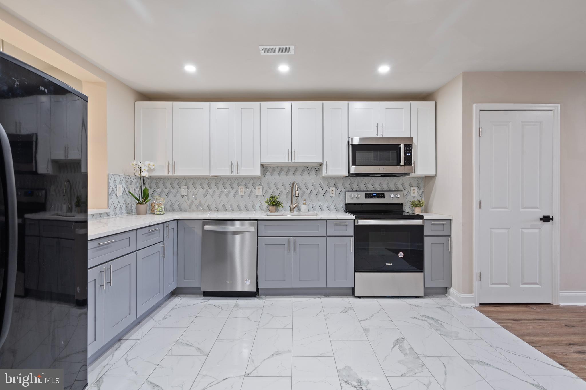 3215 Fairdale Road Philadelphia, PA 19154 - Photo 3 of 27 Gallery Image 3