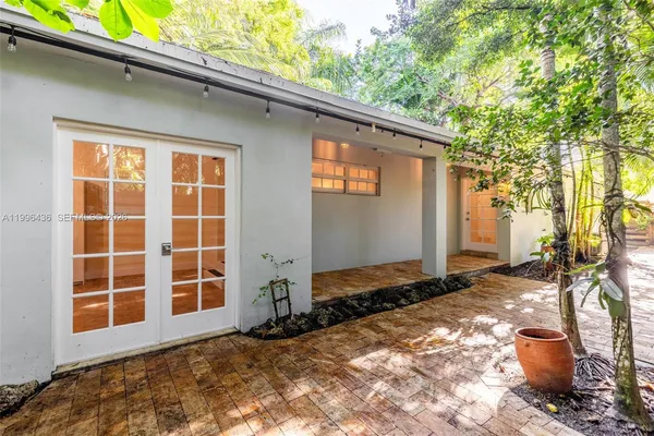 $4,500 | 4235 Lennox Drive, Unit FRONT, Coconut Grove, FL 33133
