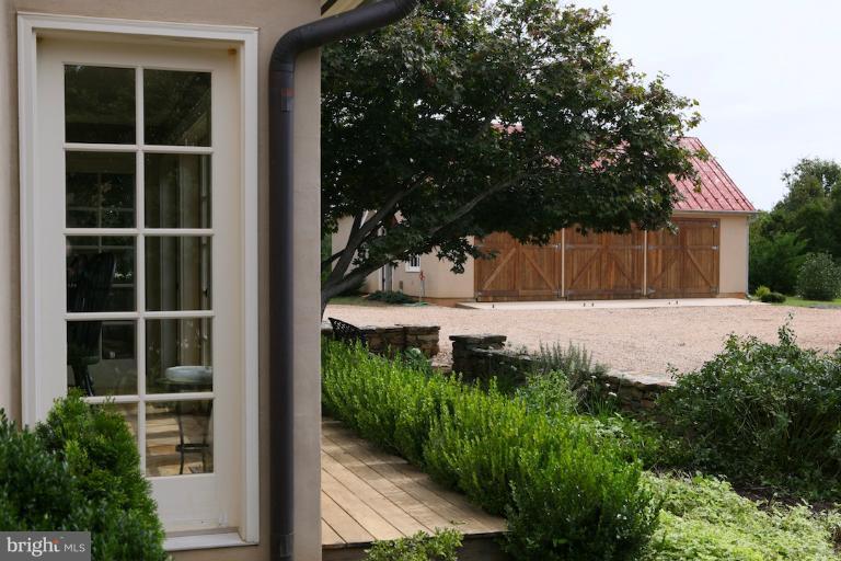 6131 Keyser Road Hume, VA 22639 - Photo 7 of 30 Exterior (General)