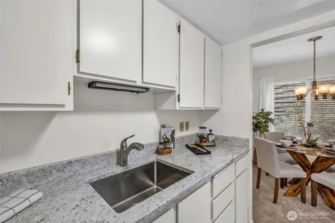 $350,000 | 14010 Juanita Drive Northeast, Unit SB4, Kirkland, WA 98034