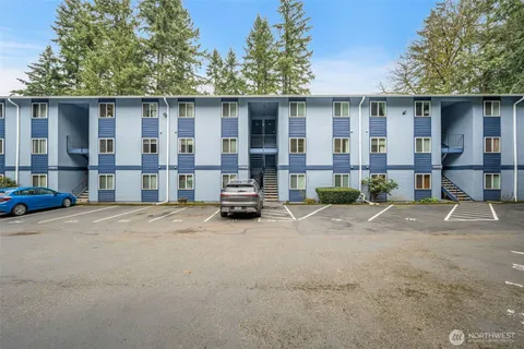 $350,000 | 14010 Juanita Drive Northeast, Unit SB4, Kirkland, WA 98034