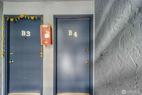 $350,000 | 14010 Juanita Drive Northeast, Unit SB4, Kirkland, WA 98034