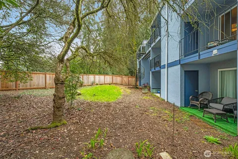 $350,000 | 14010 Juanita Drive Northeast, Unit SB4, Kirkland, WA 98034