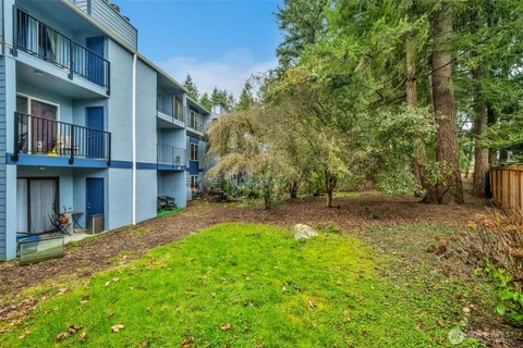 $350,000 | 14010 Juanita Drive Northeast, Unit SB4, Kirkland, WA 98034