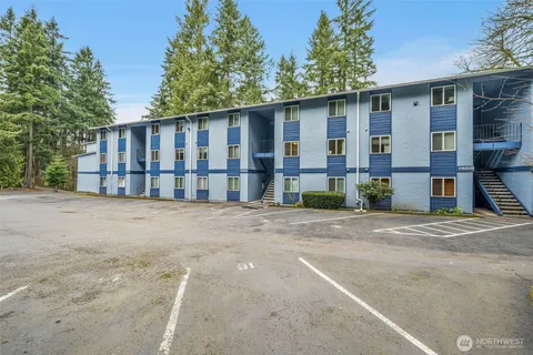 $350,000 | 14010 Juanita Drive Northeast, Unit SB4, Kirkland, WA 98034