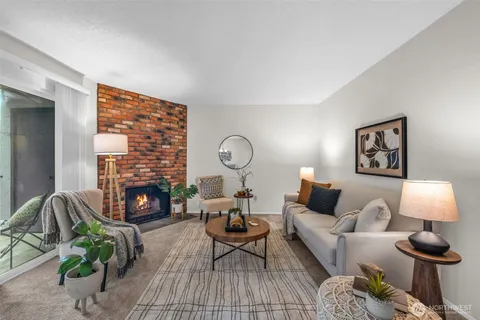 $350,000 | 14010 Juanita Drive Northeast, Unit SB4, Kirkland, WA 98034