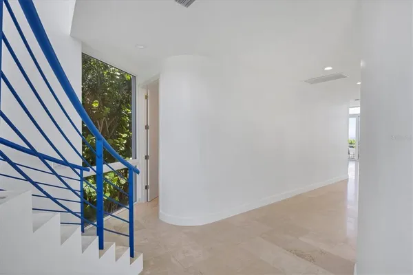 a view of entryway with a door