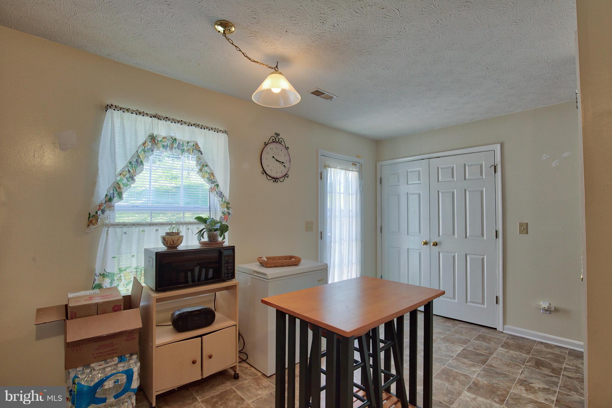 511 Ridgefield Avenue Stephens City, VA 22655 - Photo 3 of 11 Kitchen