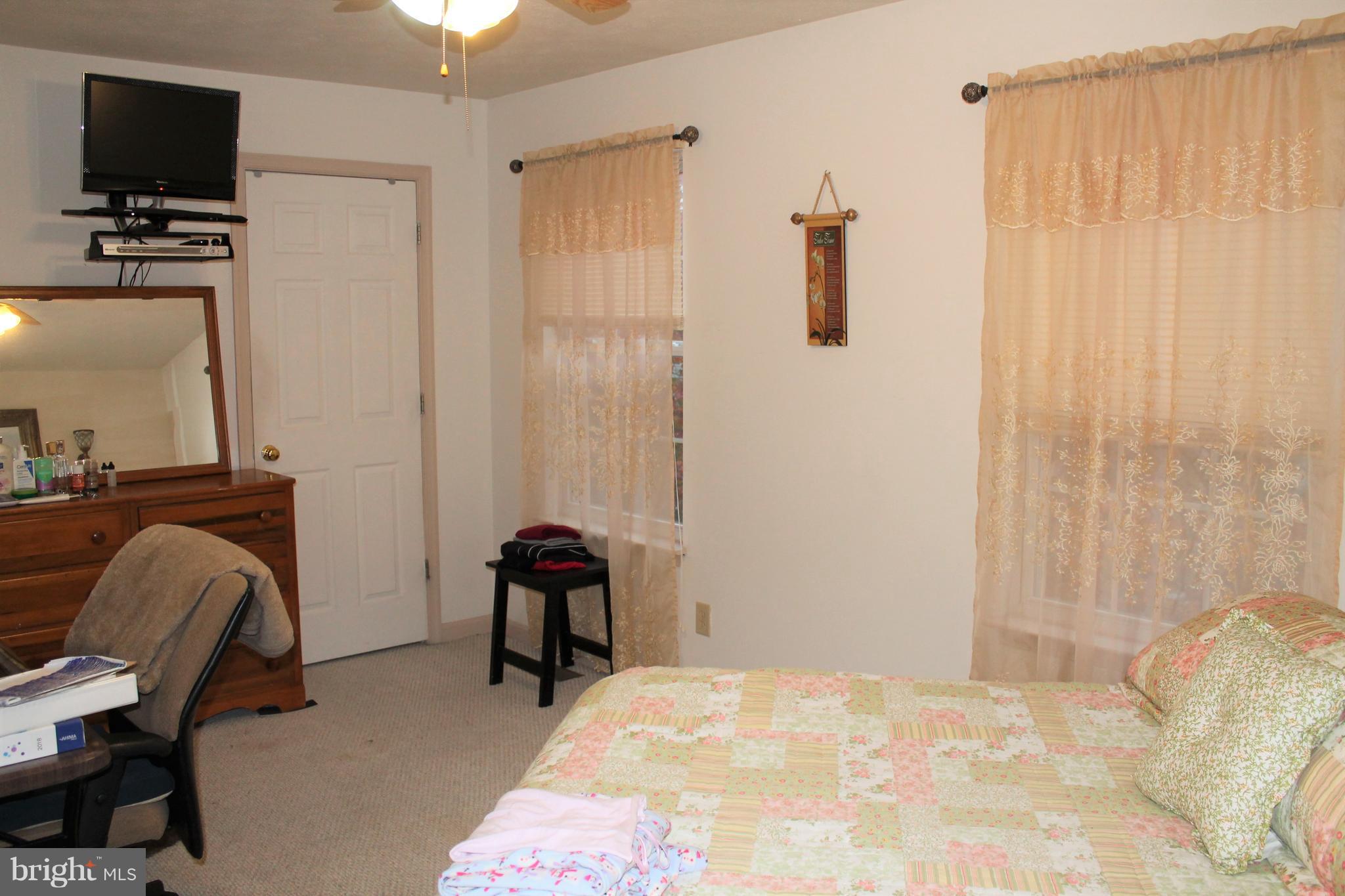 511 Ridgefield Avenue Stephens City, VA 22655 - Photo 10 of 11 Bedroom (Master)