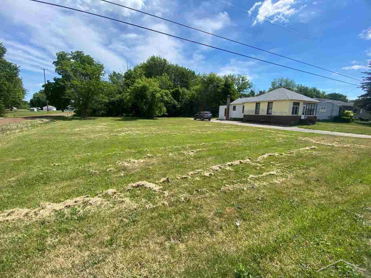 1032 Mapleridge Road Saginaw, MI 48604 - Photo 11 of 12 HUGE YARD!!