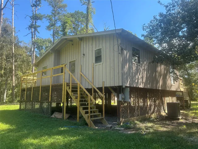 a front view of house with yard