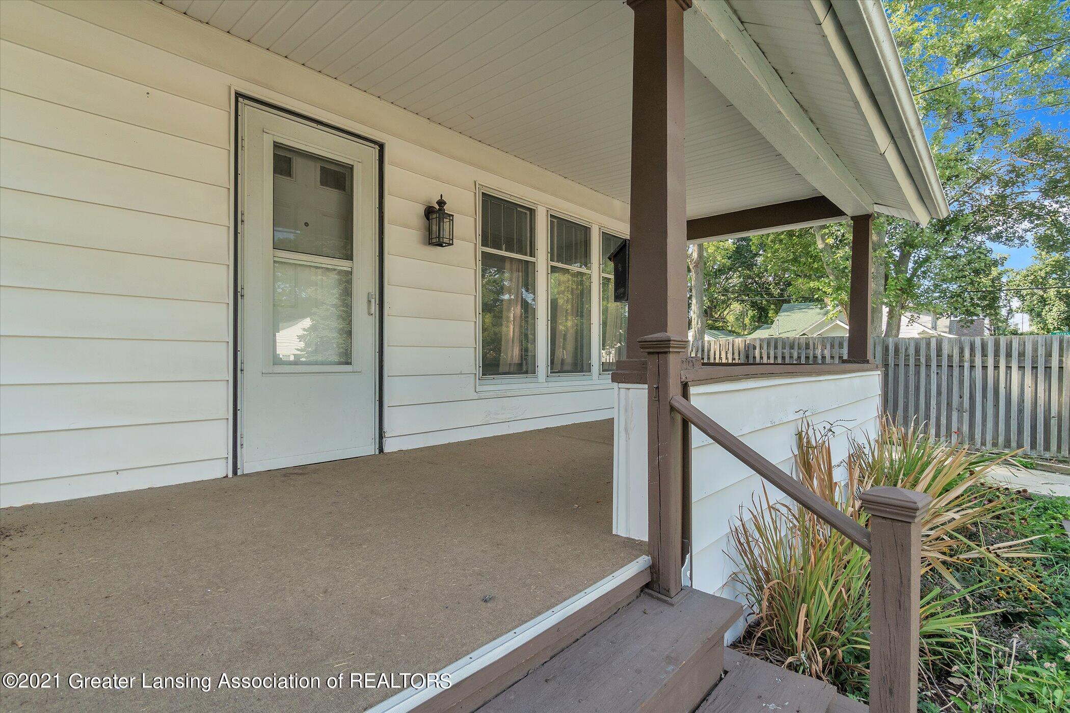 2204 South Rundle Avenue Lansing, MI 48910 - Photo 2 of 31 05-2204 S. Rundle Ave-Windowstill-Real-E