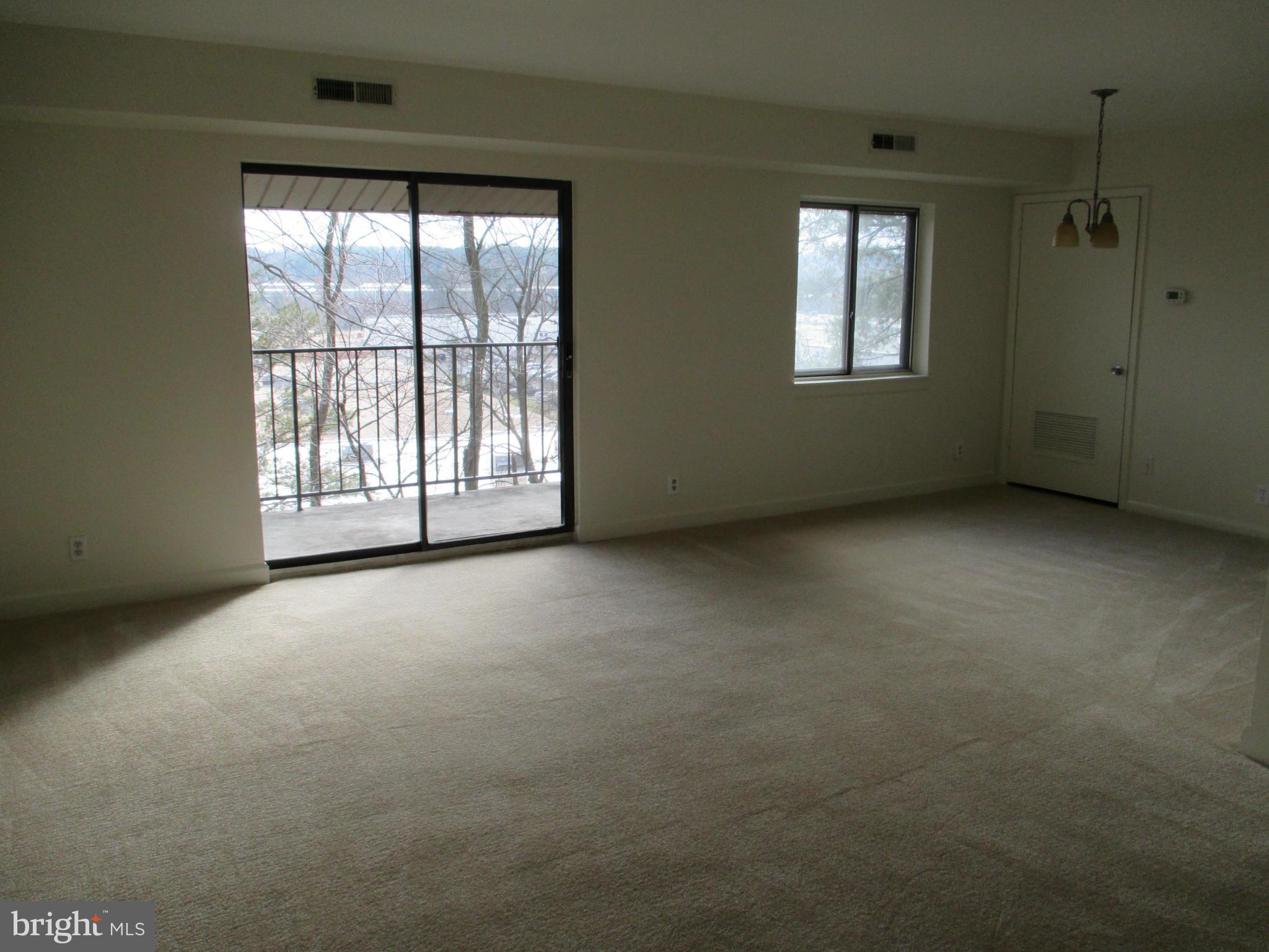 6260 Edsall Road, Unit 403 Alexandria, VA 22312 - Photo 5 of 15 an empty room with a window