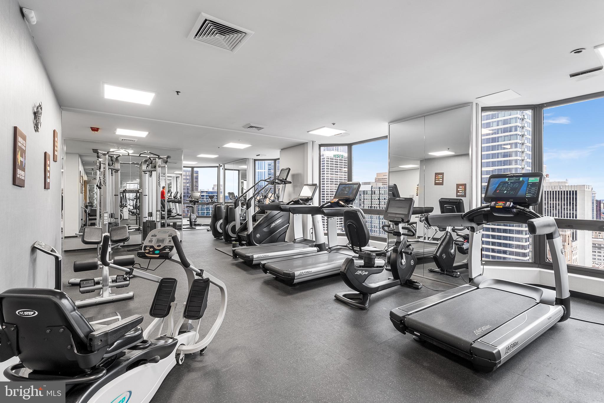 2018-32 Walnut Street, Unit 17M Philadelphia, PA 19103 - Photo 14 of 16