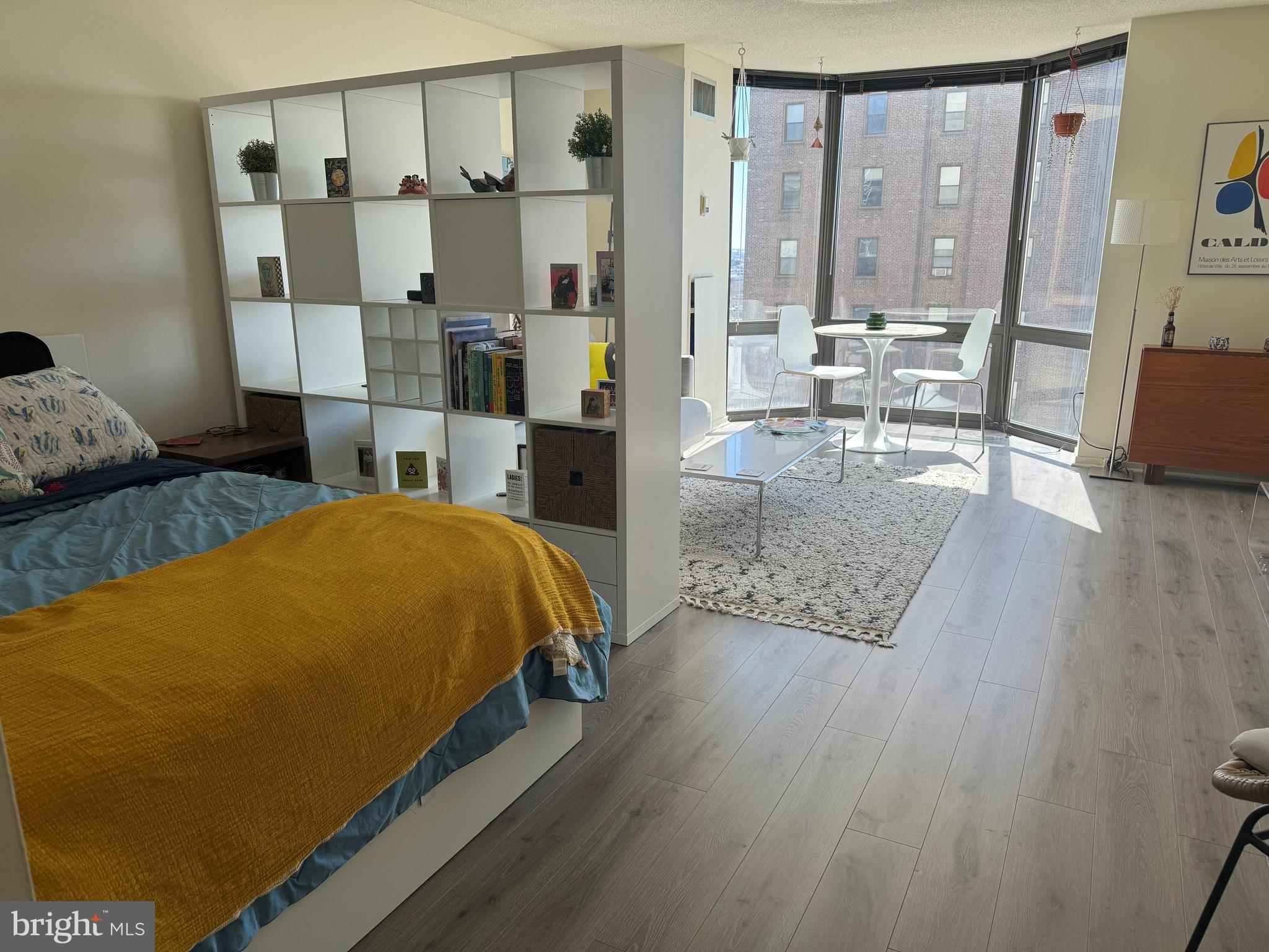 2018-32 Walnut Street, Unit 17M Philadelphia, PA 19103 - Photo 2 of 16